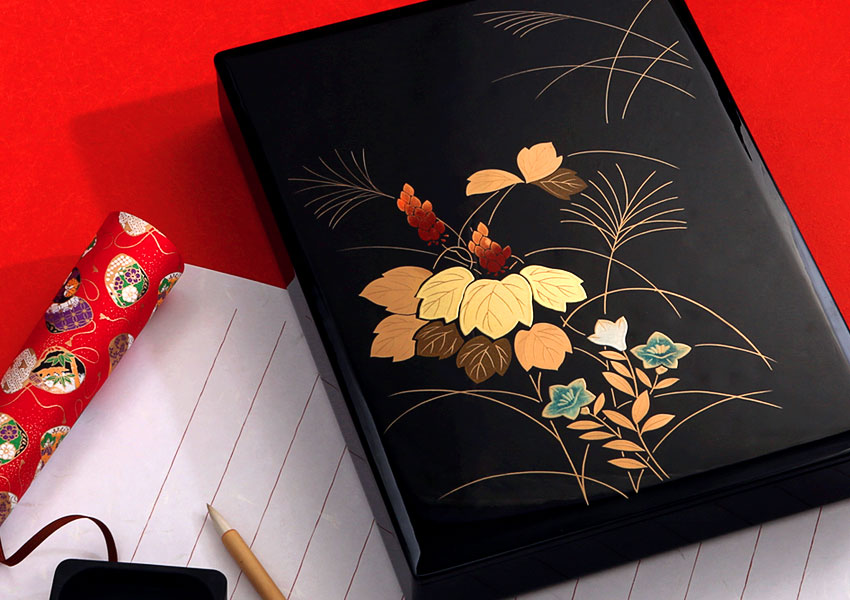 Akikusa Letterhead Box | YAMADA HEIANDO Lacquerware: Hand-Crafted Imperial Luxury for Japanese Emperor